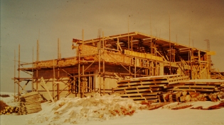 Bau der Grundschule Breitenstein